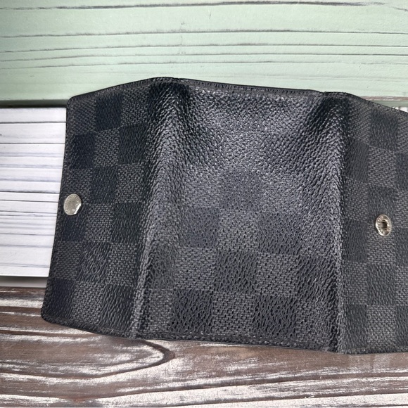 Authentic Louis Vuitton Key Wallet in Damier Graphite - Picture 6 of 8